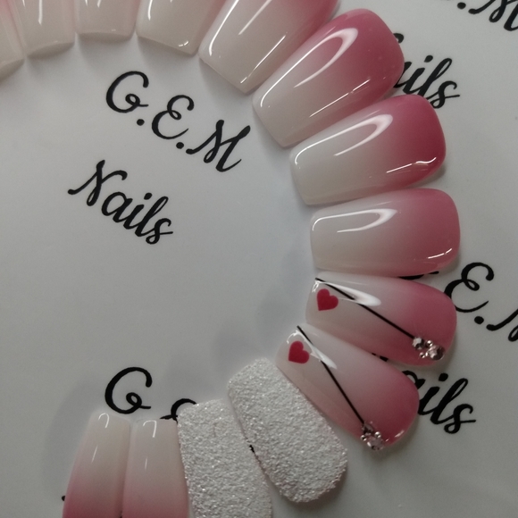 Press on nail (short tapered coffin) - Picture 2 of 3